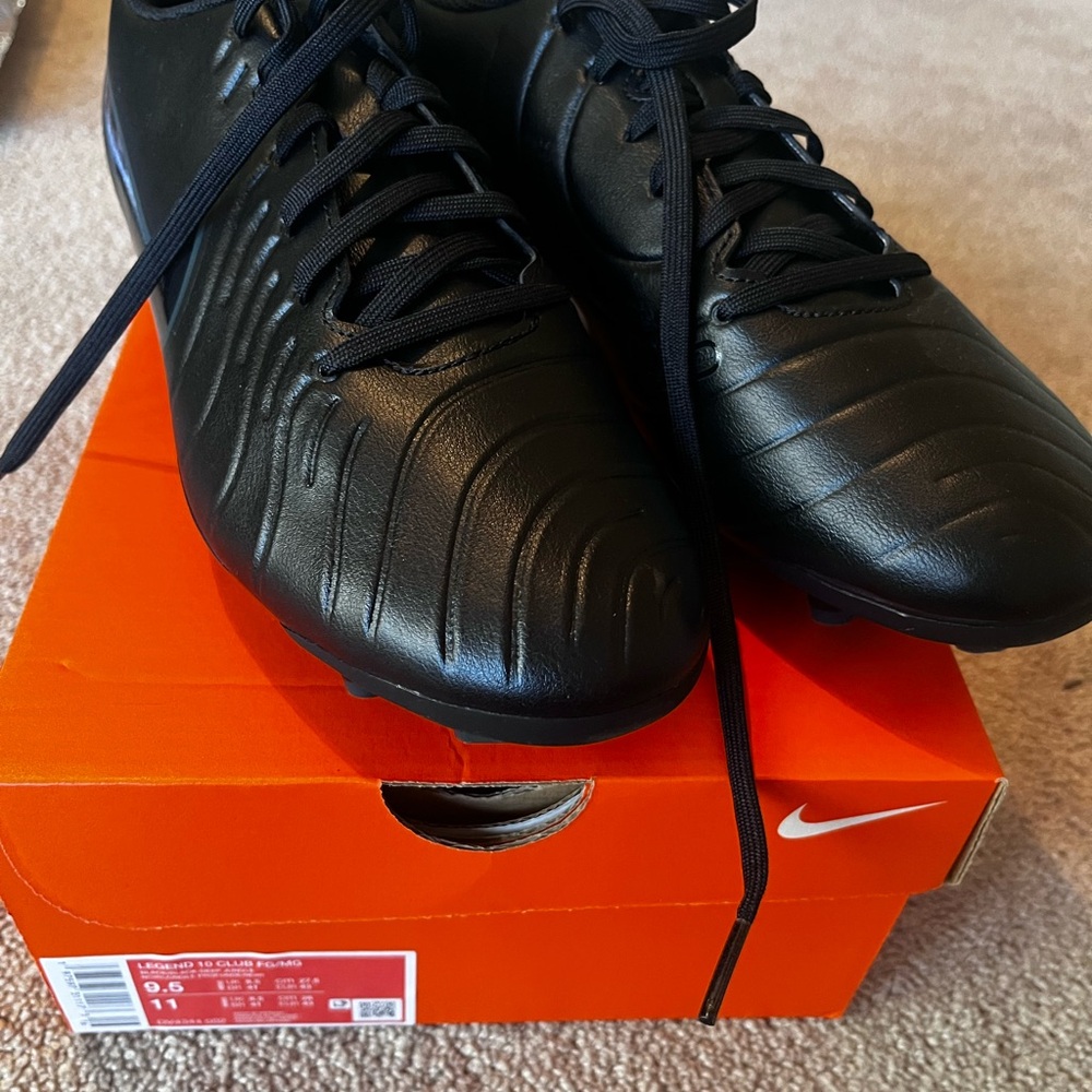 Nike Men's Black Soccer Cleats